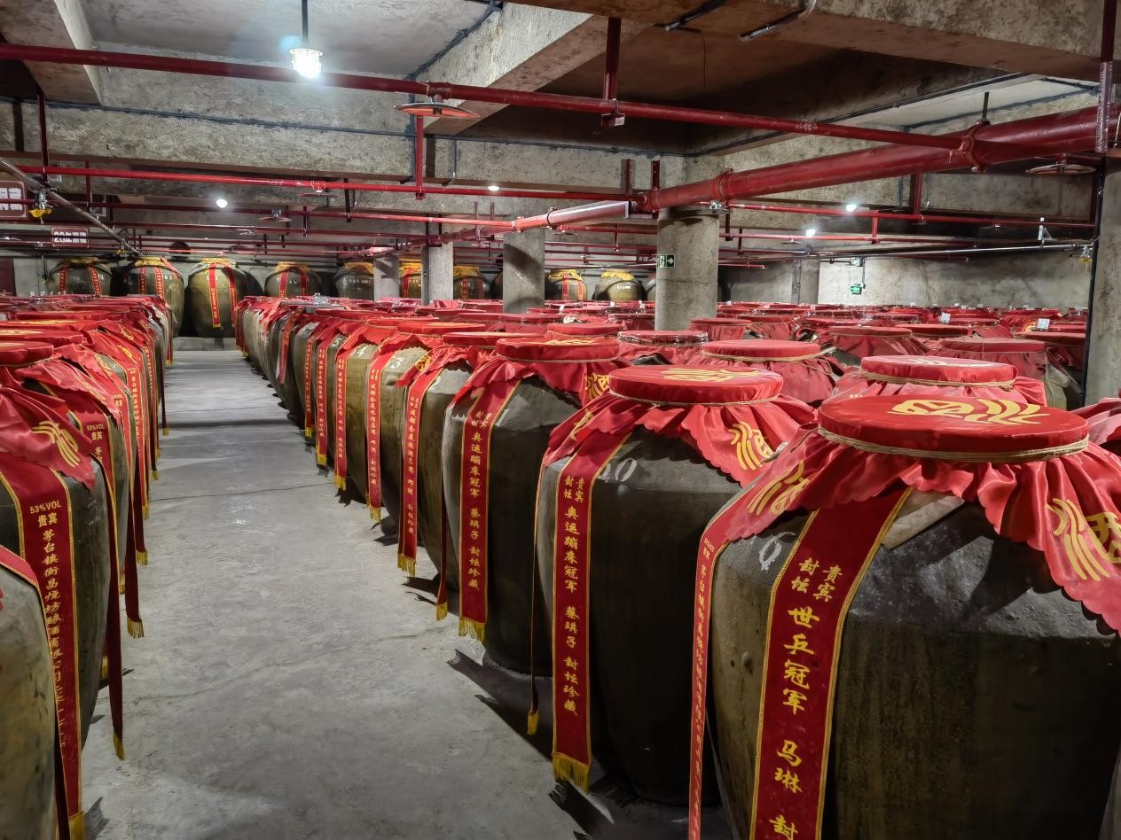“醬鄉(xiāng)國”酒：百年經(jīng)典醬香，正宗健康好酒